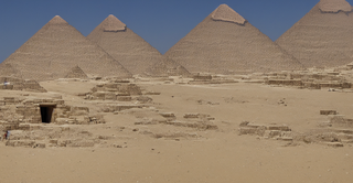 00081-7-the_great_pyramid_with_a_giant_UFO_flying_over_it.png