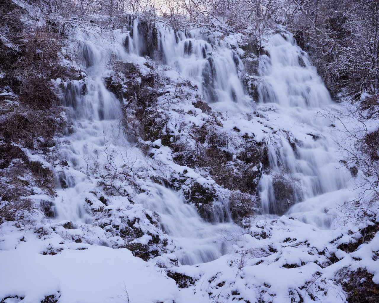00125-40-snowy_waterfall_at_dawn.png
