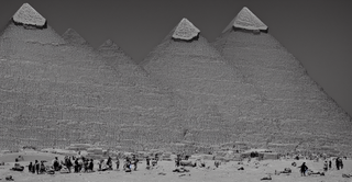 00077-2-the_great_pyramid_with_a_giant_UFO_flying_over_it.png