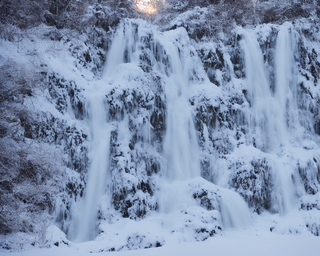 00113-28-snowy_waterfall_at_dawn.png