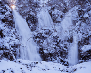 00115-30-snowy_waterfall_at_dawn.png