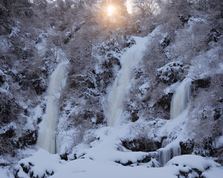 00116-31-snowy_waterfall_at_dawn.png
