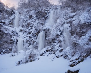 00117-32-snowy_waterfall_at_dawn.png