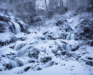 00120-35-snowy_waterfall_at_dawn.png