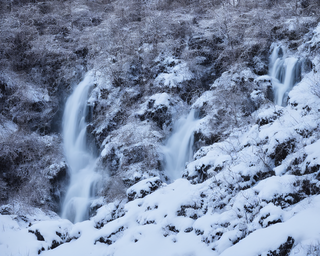 00123-38-snowy_waterfall_at_dawn.png