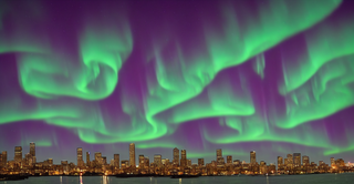 00170-39-aurora_borealis_over_seattle_at_night.png
