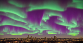 00171-40-aurora_borealis_over_seattle_at_night.png