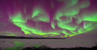 00172-41-aurora_borealis_over_seattle_at_night.png