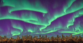 00177-46-aurora_borealis_over_seattle_at_night.png