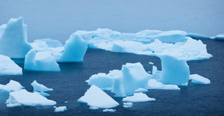 00190-33-viewing_an_iceberg_from_under_water.png