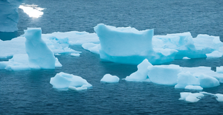 00191-34-viewing_an_iceberg_from_under_water.png